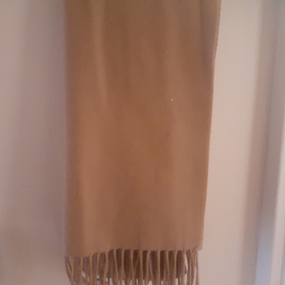 100% cashmere Neiman Marcus scarf